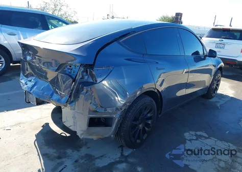 2023 Tesla Model Y Awd/Long Range Dual Motor All-Wheel Drive z USA, uszkodzony, nr VIN 7SAYGAEE0PF848595